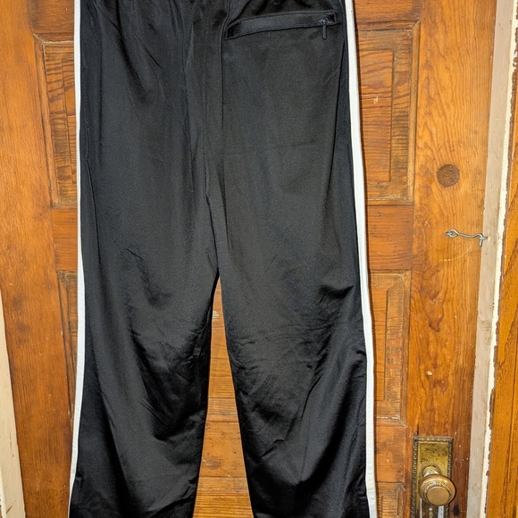 Black Relaxed Fit Sweatpants with Elastic Waistband - Picture 6 of 9